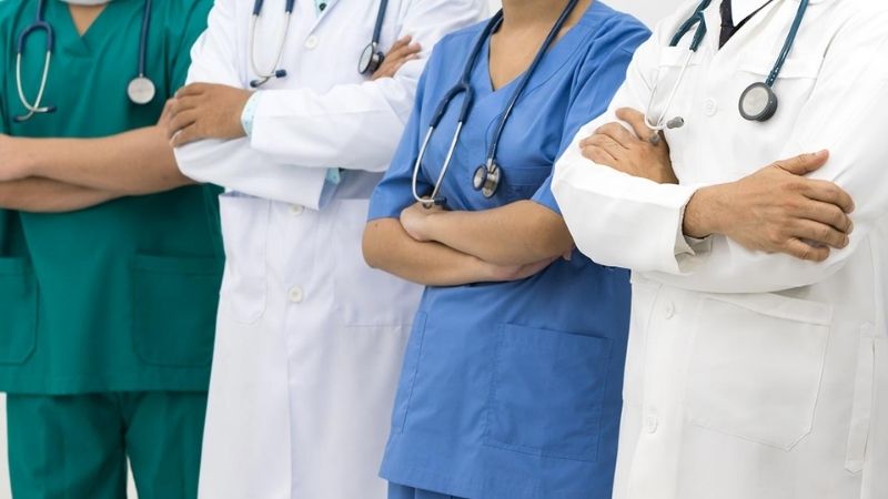 日本の医師が手にする平均年収とは？